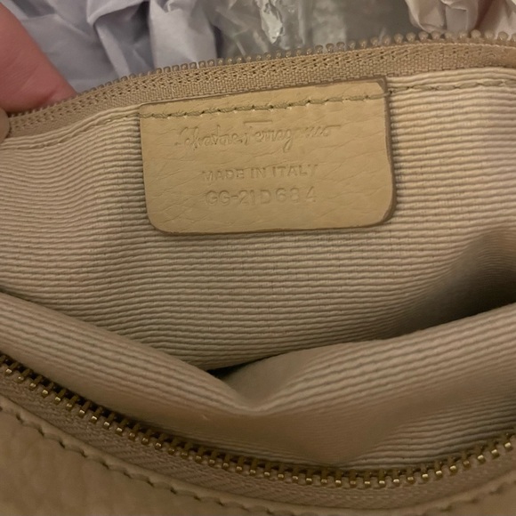 Salvatore Ferragamo Izzie Gancini Large Tote - Picture 15 of 15